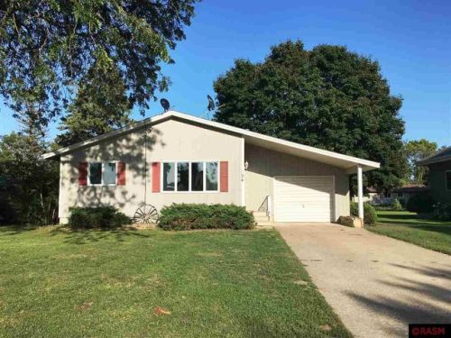 326 2nd Ave, Truman, MN 56088-1129