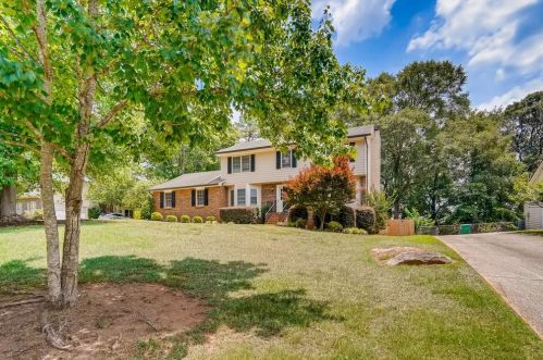 4536 Brandon Dr, Lilburn, GA 30047-4755