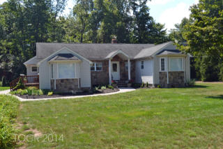 290 Lucas Ln, Wyckoff, NJ 07481-2821