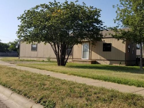 205 Alpine Dr, Plainview, TX 79072-8733