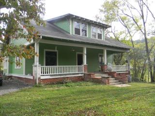 33 Sandpiper St, Clyde, NC 28721-6914