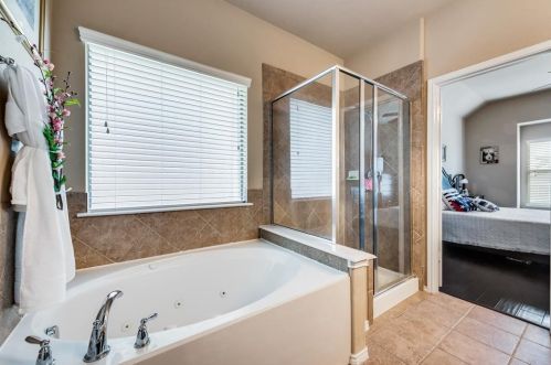 1500 Grassy View Dr, Fort Worth TX  76177-7550 exterior