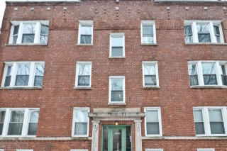 3305 Ainslie St, Chicago IL 60625-5075 exterior