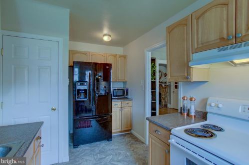 555 Burrowes Ave, Lancaster PA  17602-2120 exterior