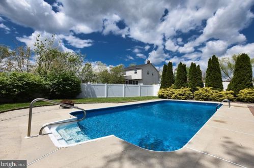 204 Orchard Ave, Somerdale, NJ 08083-2524