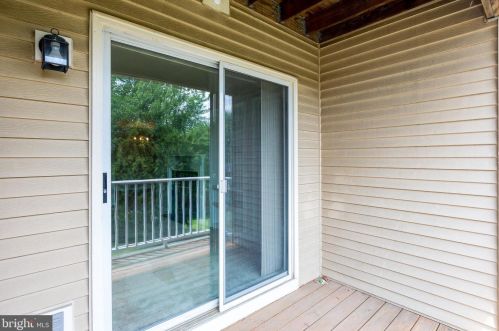1043 Gardenview Loop, Woodbridge VA  22191-1966 exterior