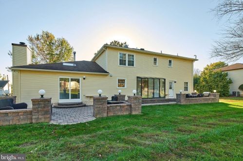 16 Ronit Dr, Trenton NJ 08628-2225 exterior