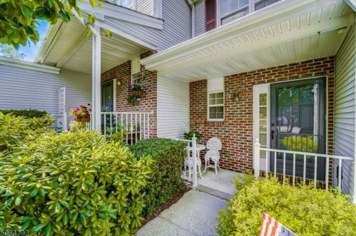 14 Primrose Ln, Mount Arlington, NJ 07856-1332