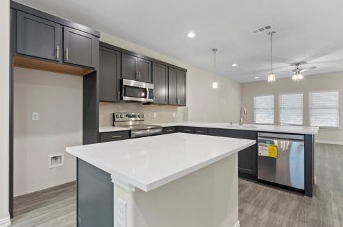 1525 Doyle Ave, Dallas TX  75203-3223 exterior