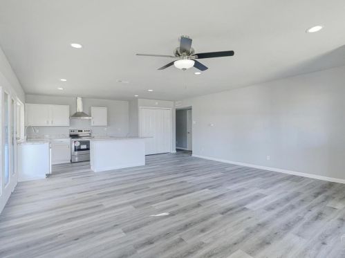 2030 Victoria Rd, Carrollton TX 75007-3120 exterior