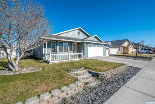 8015 Quadra Dr, Pasco, WA 99301-7905