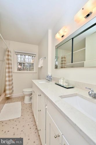 7724 Carrleigh Pkwy, Springfield VA  22152-1307 exterior