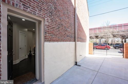 950 Front St, Philadelphia PA 19147-0043 exterior