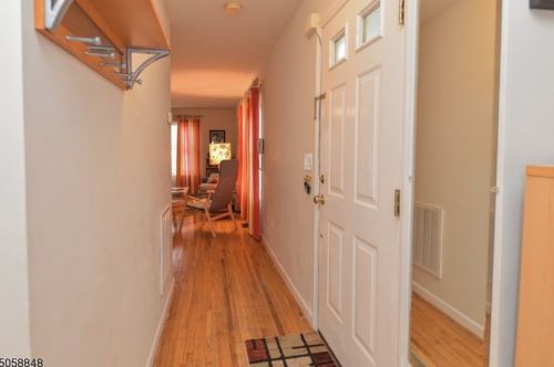91 Arch St, Kinnelon, NJ 07405-1032