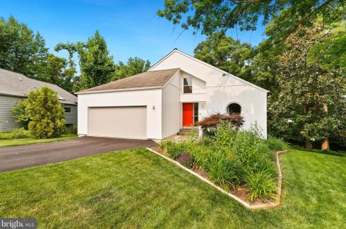 11921 Moss Point Ln, Herndon, VA 20194-1728