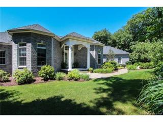 13 Stanwich Ln, Unionville, CT 06013-2000