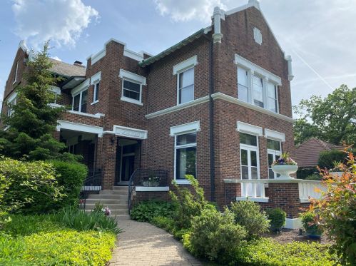 1121 49th St, Chicago, IL 60615-1907