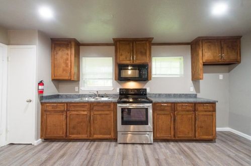 6365 Cinnamon Oaks Dr, Dallas TX  75241-5917 exterior