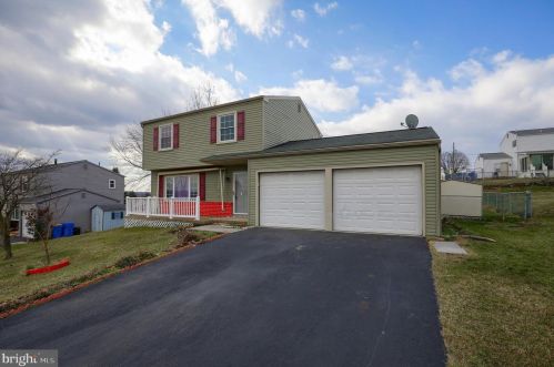 388 Sweetbriar Dr, Harrisburg, PA 17111-5672