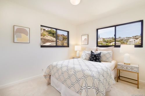 1051 Kamookoa Pl, Honolulu HI  96825-1317 exterior