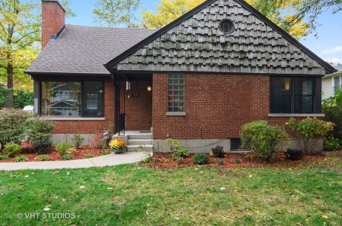 838 Juniper Rd, Glenview, IL 60025-3320