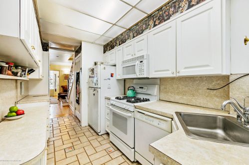 3 Deal Lk Ct, Tinton Falls NJ 07712-5116 exterior