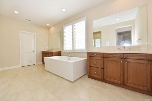 106 Long Fence, Irvine CA  92602-1807 exterior