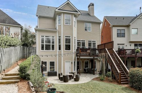 2556 Brookline Cir, Atlanta GA  30319-3693 exterior