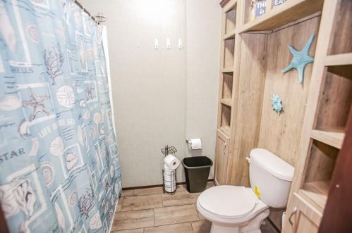 2645 Fairway Dr, Angleton TX 77515-7396 exterior