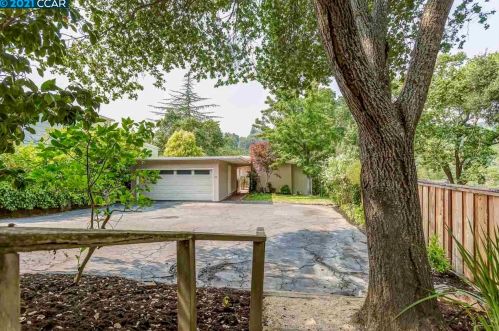 26 La Cuesta Rd, Orinda, CA 94563-2304