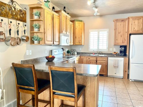 7928 Ranchhand Rd, Taylorsville, UT 84081-2843