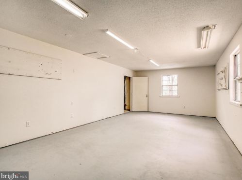 2324 Chestnut Hill Rd, Harpers Ferry WV  25425-5140 exterior