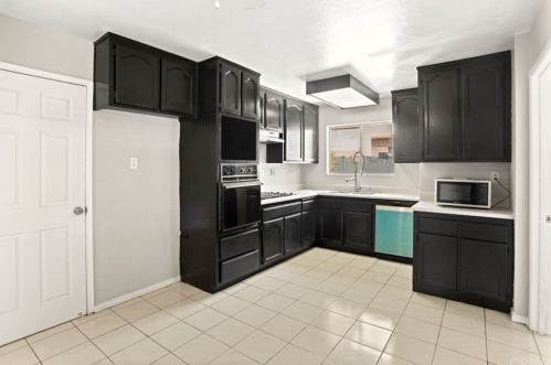 3361 Norfolk Dr, Riverside CA  92503-5146 exterior