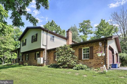 2122 Walnut Bottom Rd, Carlisle, PA 17015-9375