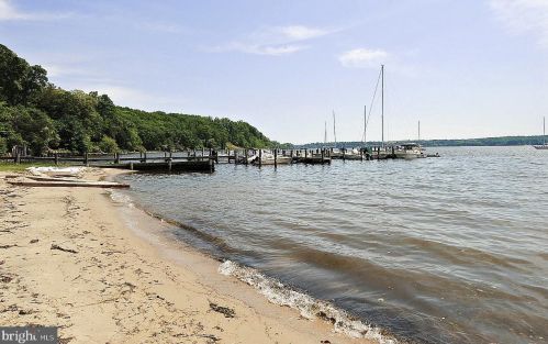 16 Severn Riv Rd, Severna Park MD 21146-4659 exterior