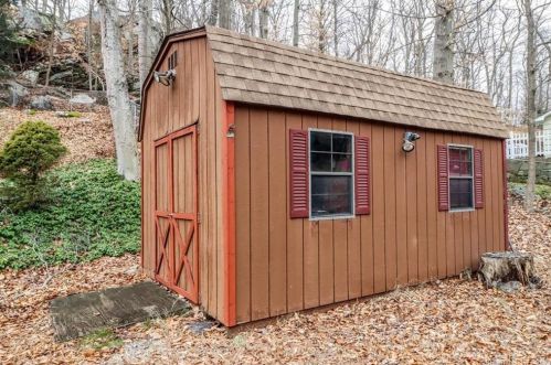 78 Longfellow Rd, Huntington CT  06484-1623 exterior