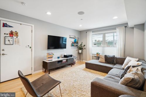 727 20th St, Philadelphia, PA 19130-2003