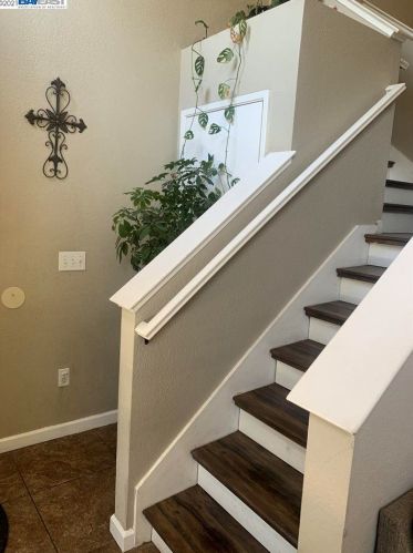 2017 Falmoth Cir, Manteca, CA 95336-9605