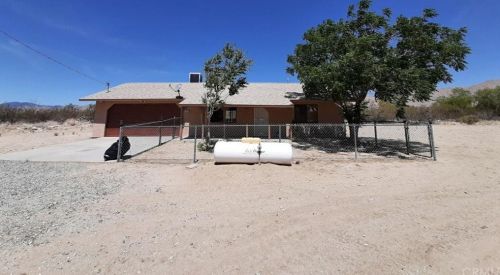 9926 Rawson Rd, Morongo Valley, CA 92256-9518