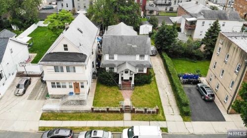 92 Willard St, Outwater, NJ 07026-2917