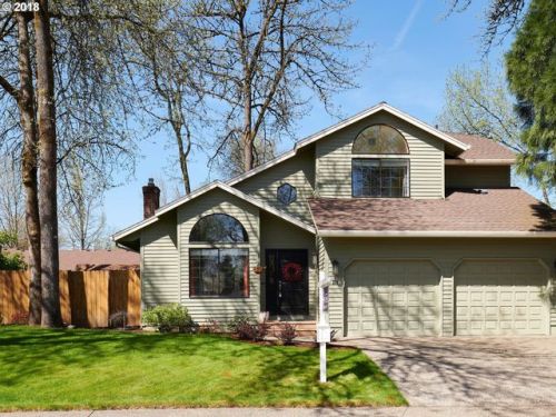 209 Park Ct, Newberg, OR 97132-1011