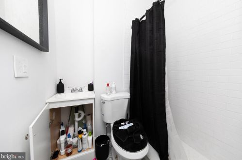 2244 16 St, Philadelphia PA 19132-4419 exterior