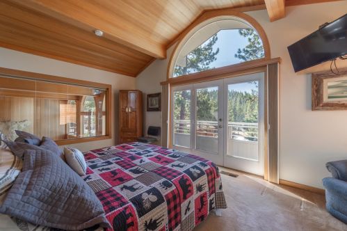 358 Skidder Trl, Truckee CA  96161-3928 exterior