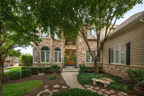 2512 Dewes Ln, Naperville, IL 60564-8474