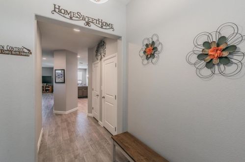405 Harbor Dr, Azle, TX 76020-0026