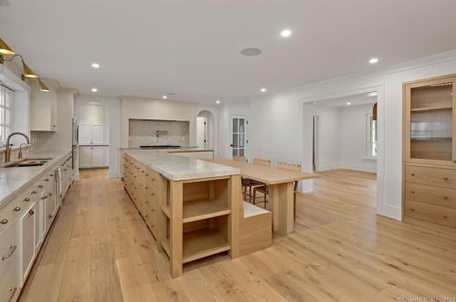 192 Sturges Ridge Rd, Wilton CT  06897-3236 exterior