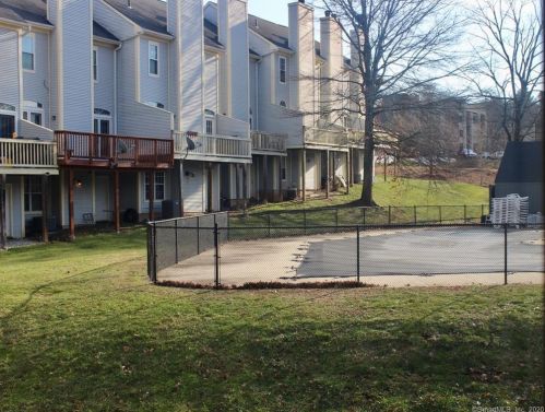 47 Trolley Crossing Ln, Middletown CT  06457-5842 exterior