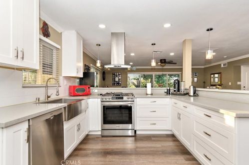 5064 Myrtle Ave, Riverside CA  92506-1423 exterior