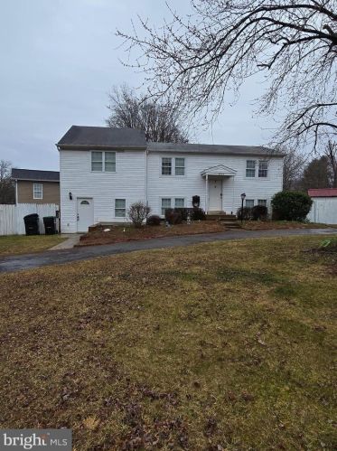 5323 Satterfield Dr, Woodbridge, VA 22193-3407