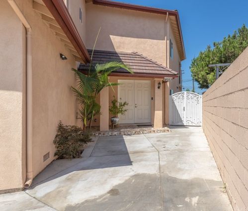 14553 Hunter Ln, Midway City, CA 92655-1118